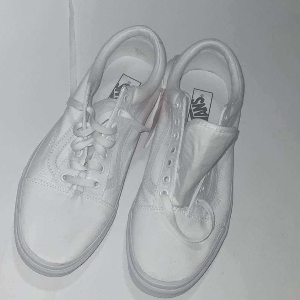 White Vans men’s 9.5 women’s 11